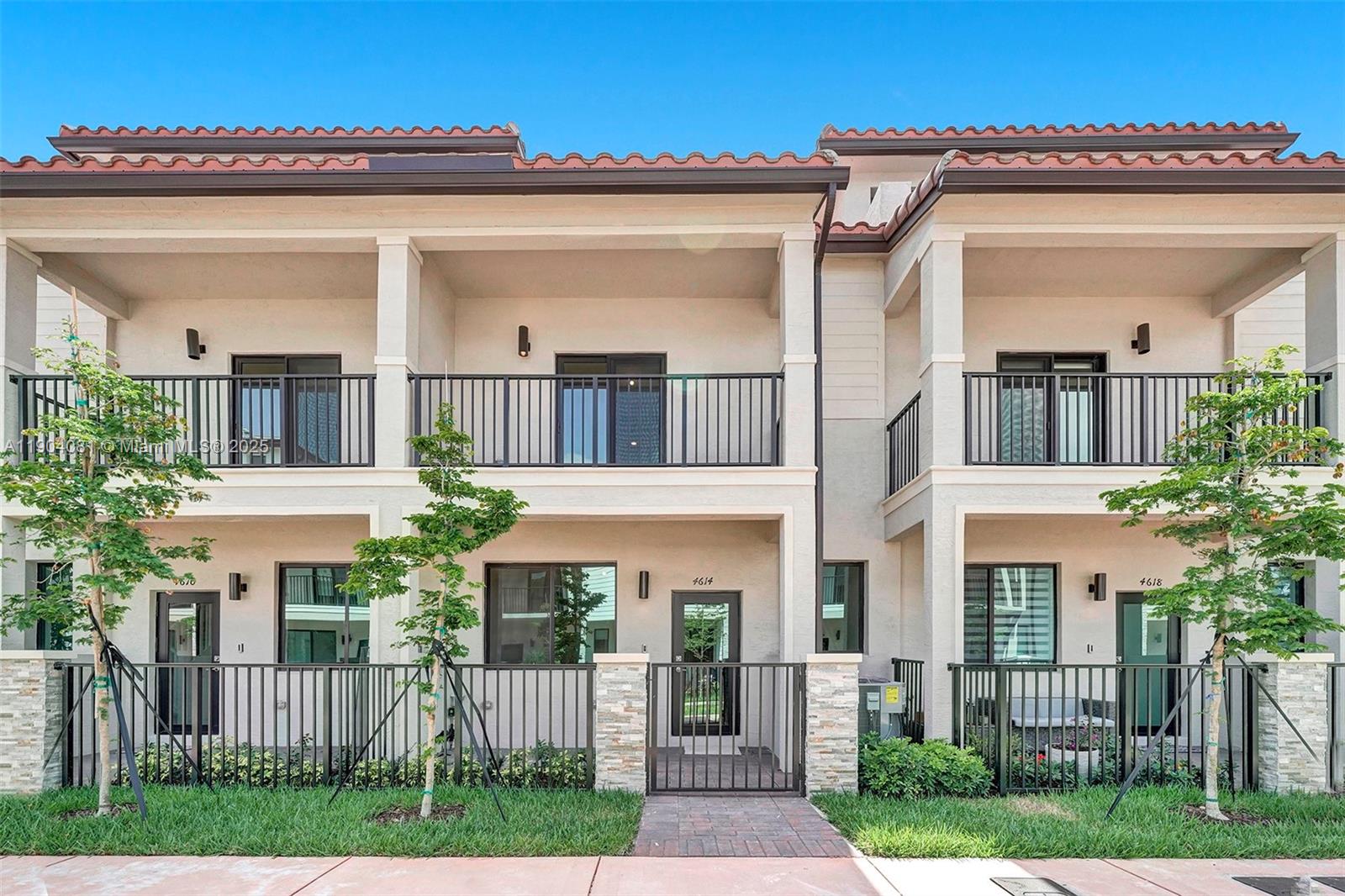DOWNTOWN DORAL SOUTH PHAS - Residential