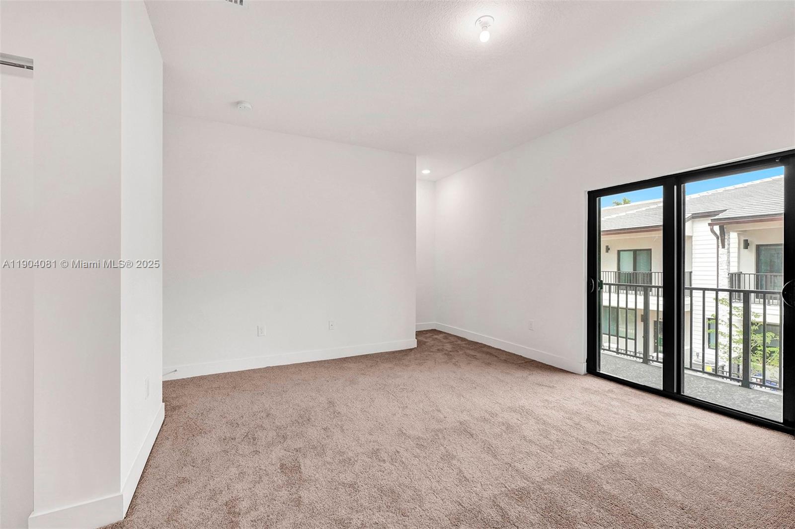 DOWNTOWN DORAL SOUTH PHAS - Residential