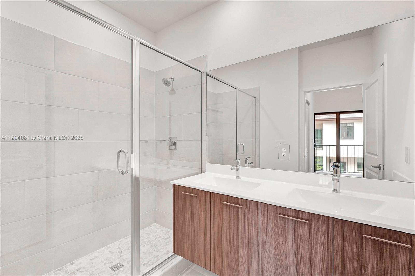 DOWNTOWN DORAL SOUTH PHAS - Residential