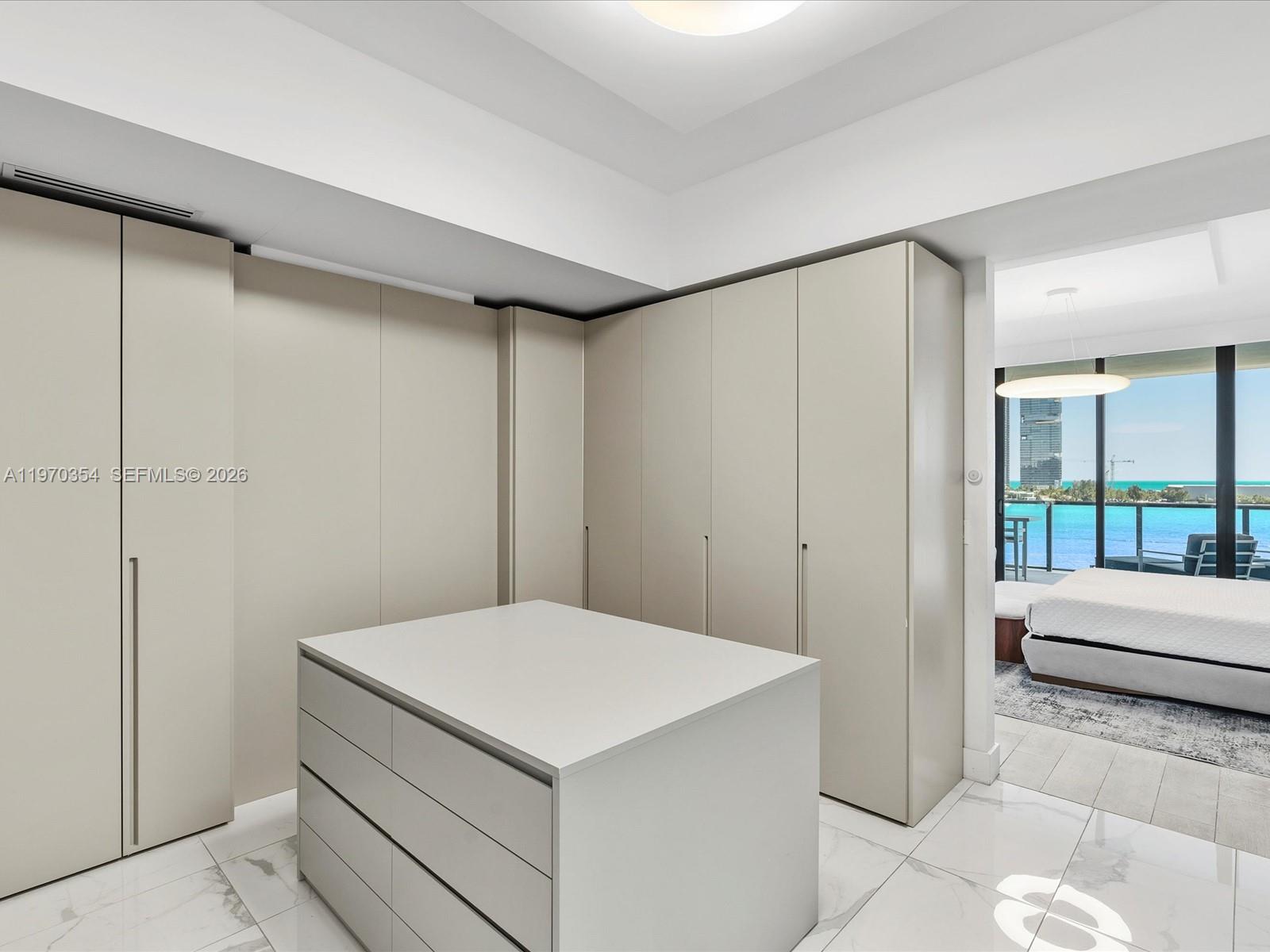 PRIVE CONDO - Residential
