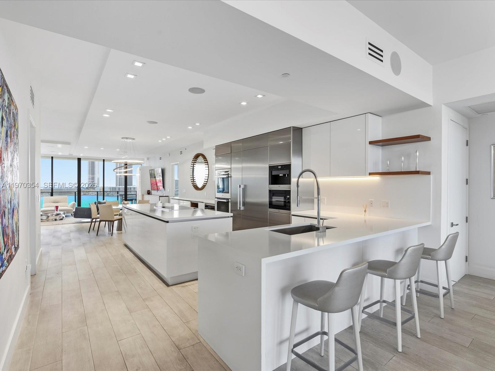 PRIVE CONDO - Residential