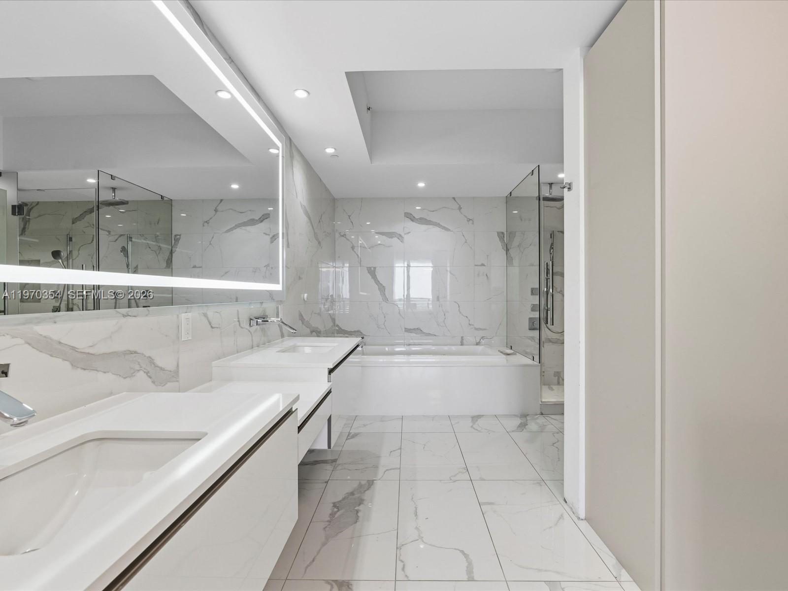 PRIVE CONDO - Residential