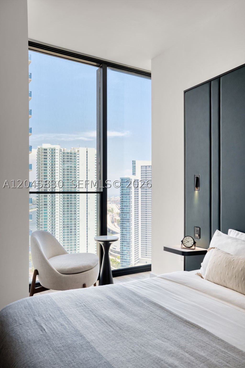 E11EVEN HOTEL RESIDENCES - Residential