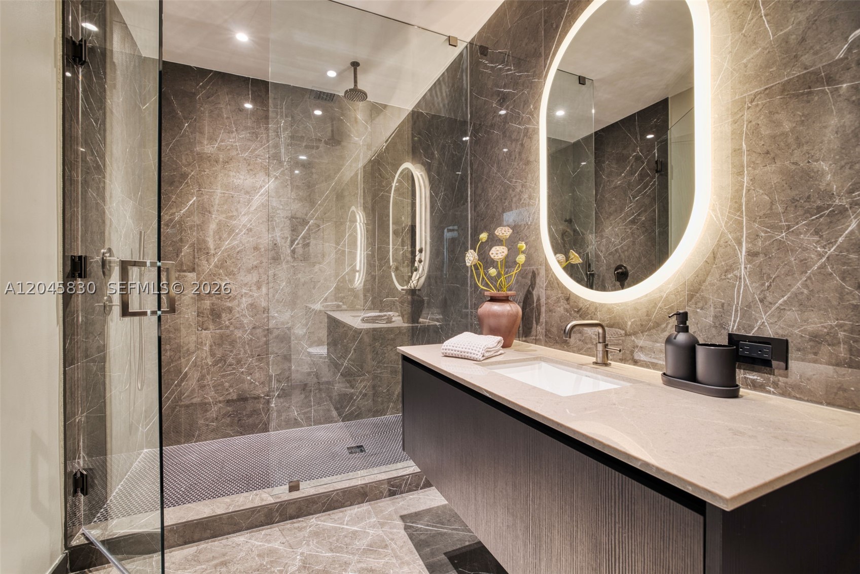 E11EVEN HOTEL RESIDENCES - Residential