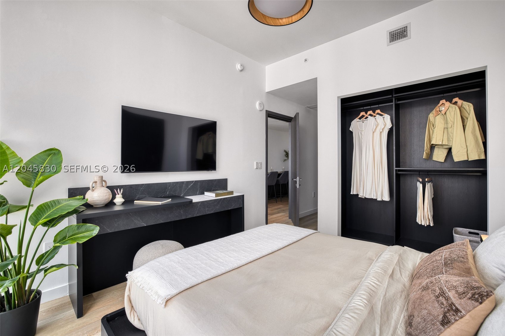 E11EVEN HOTEL RESIDENCES - Residential