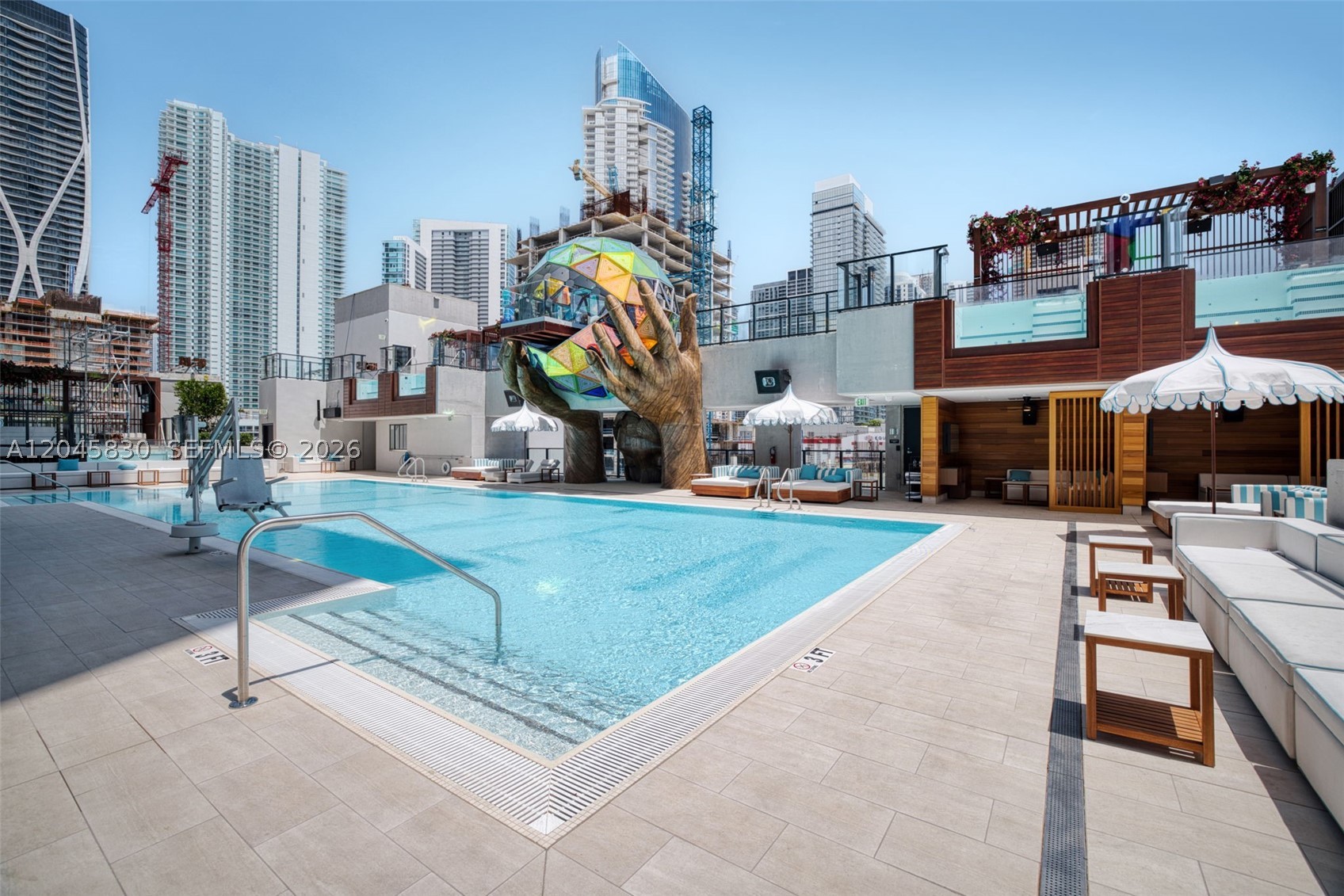 E11EVEN HOTEL RESIDENCES - Residential
