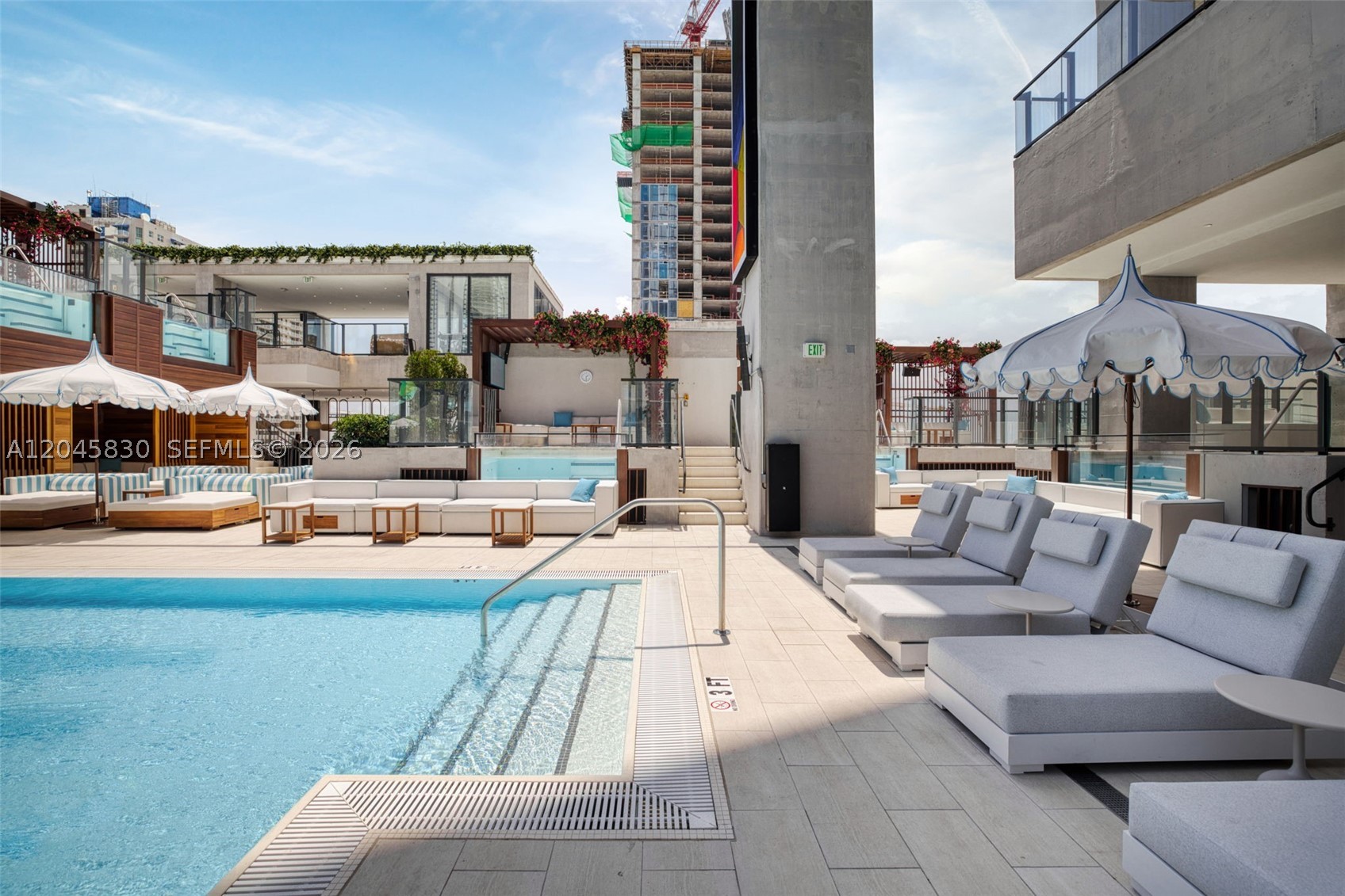 E11EVEN HOTEL RESIDENCES - Residential
