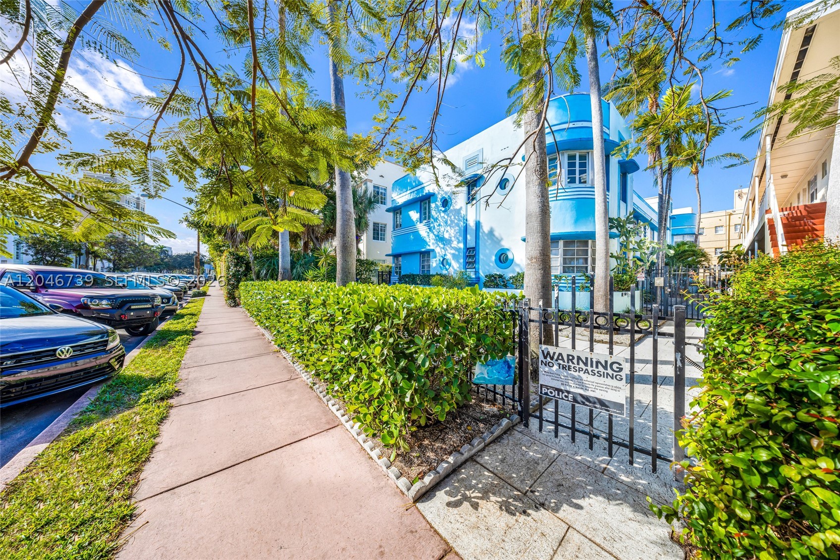 THE VINTAGE EAST CONDO - Residential