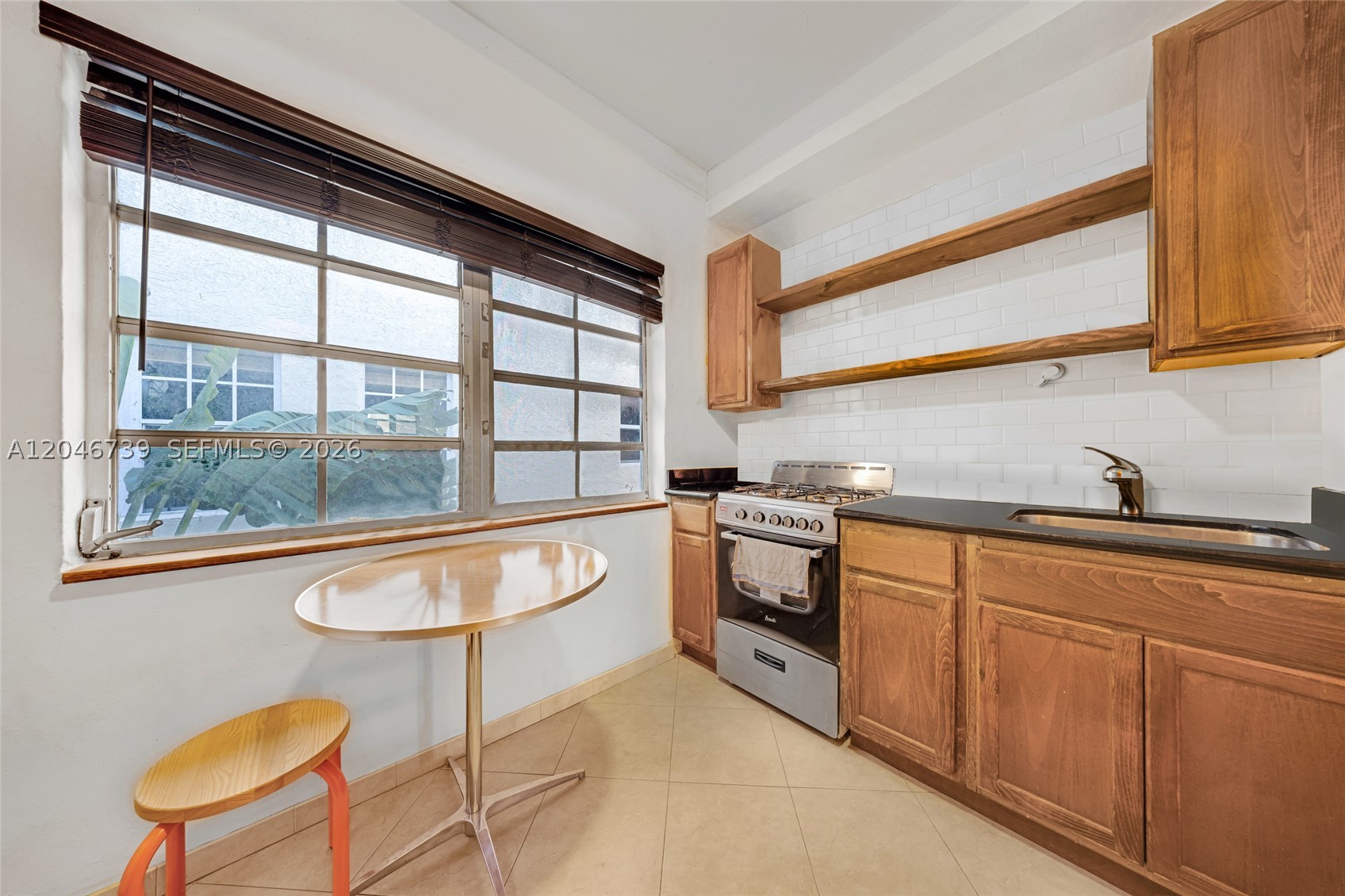 THE VINTAGE EAST CONDO - Residential