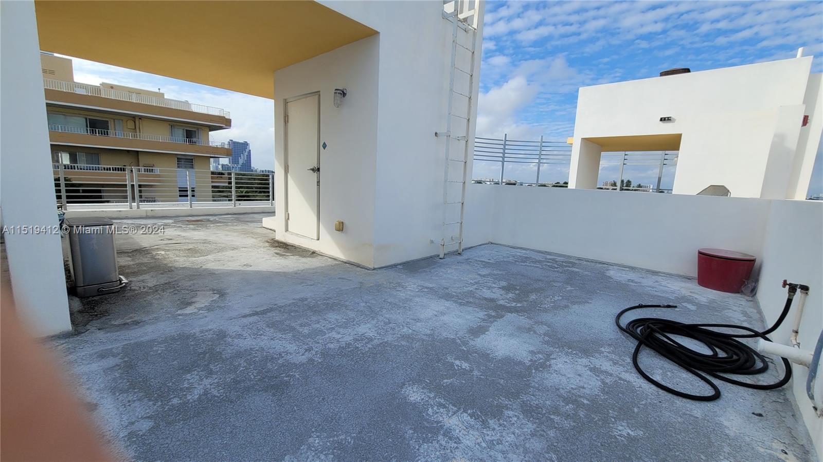 LOFTS AT MAYFAIR CONDO - Residential Lease