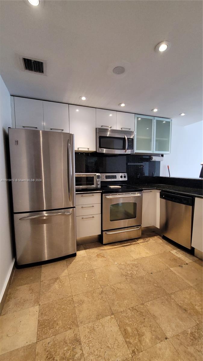 LOFTS AT MAYFAIR CONDO - Residential Lease