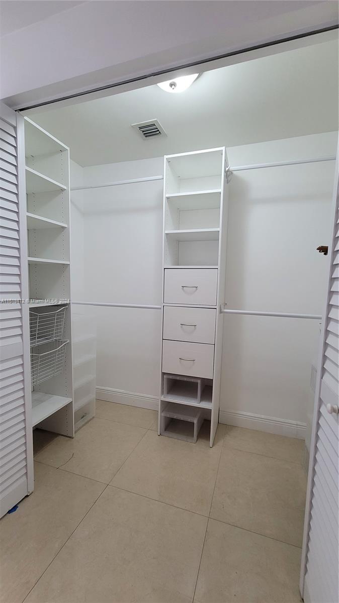 LOFTS AT MAYFAIR CONDO - Residential Lease