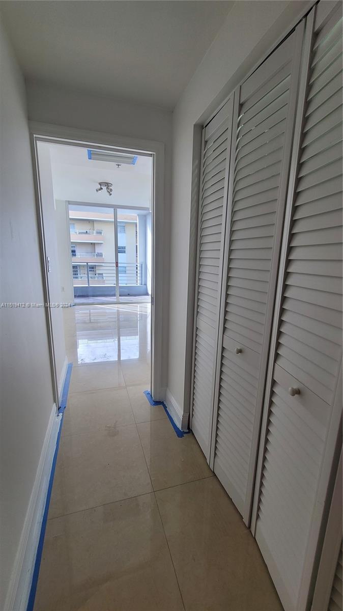 LOFTS AT MAYFAIR CONDO - Residential Lease