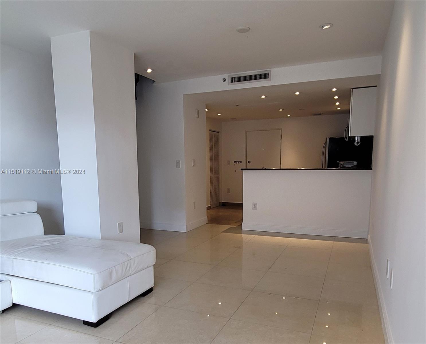 LOFTS AT MAYFAIR CONDO - Residential Lease
