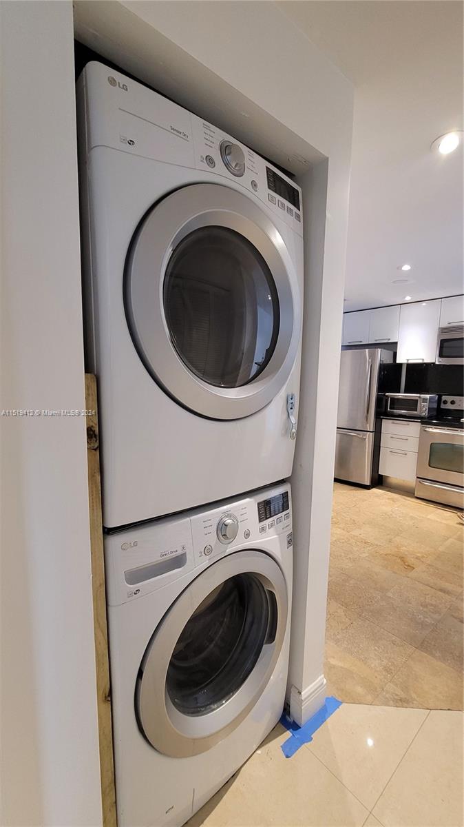 LOFTS AT MAYFAIR CONDO - Residential Lease