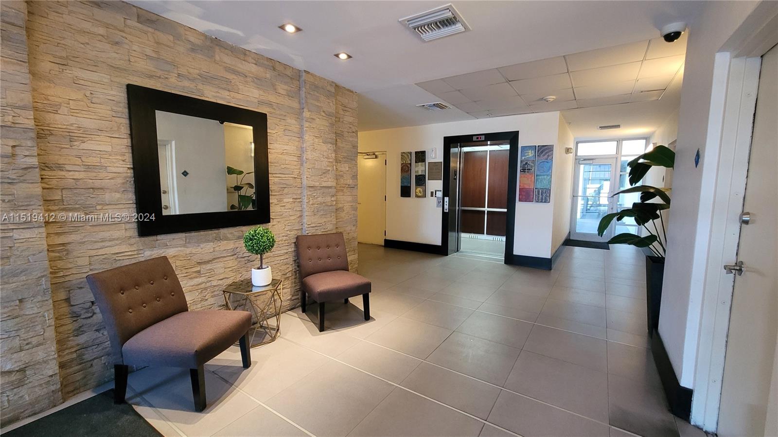 LOFTS AT MAYFAIR CONDO - Residential Lease