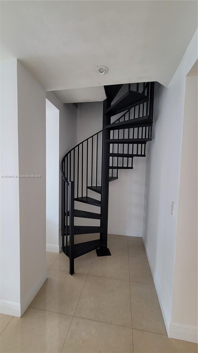 LOFTS AT MAYFAIR CONDO - Residential Lease