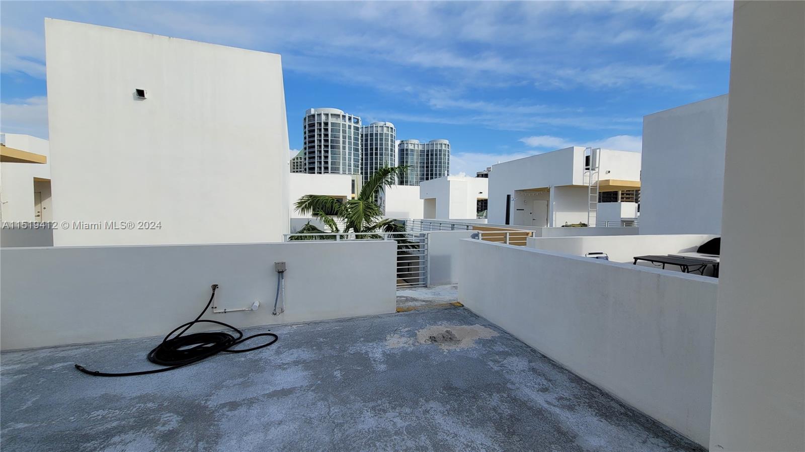 LOFTS AT MAYFAIR CONDO - Residential Lease