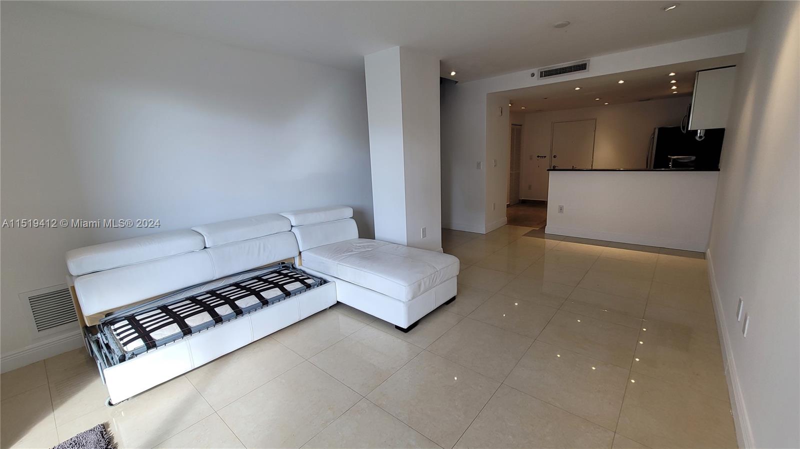 LOFTS AT MAYFAIR CONDO - Residential Lease