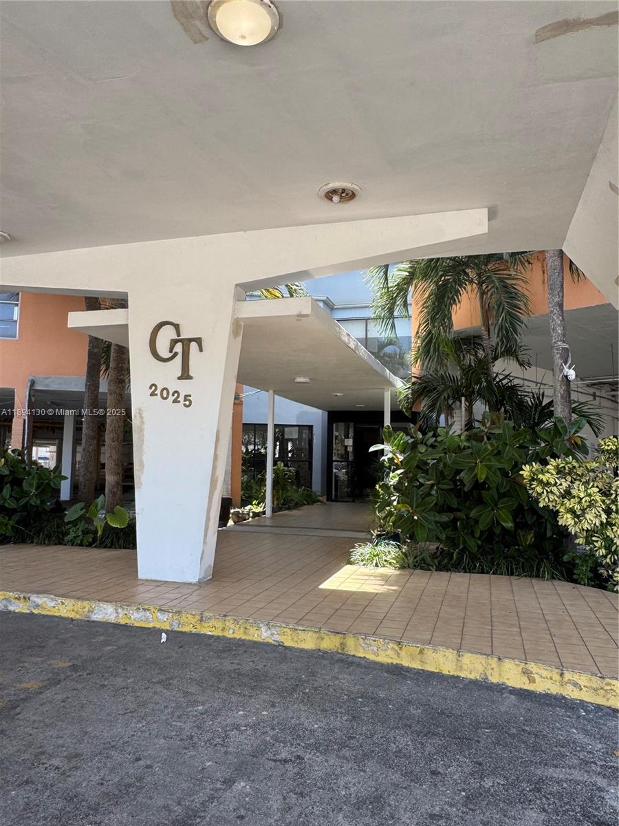 HOT Price deal - 1/1 condo for sale . can be rented right away. Great location and good for investment. Seller paid all assessments in full. Building does not have reserves. PLEASE verify with the buyers lender before coming to show. Come see it while price is still HOT.