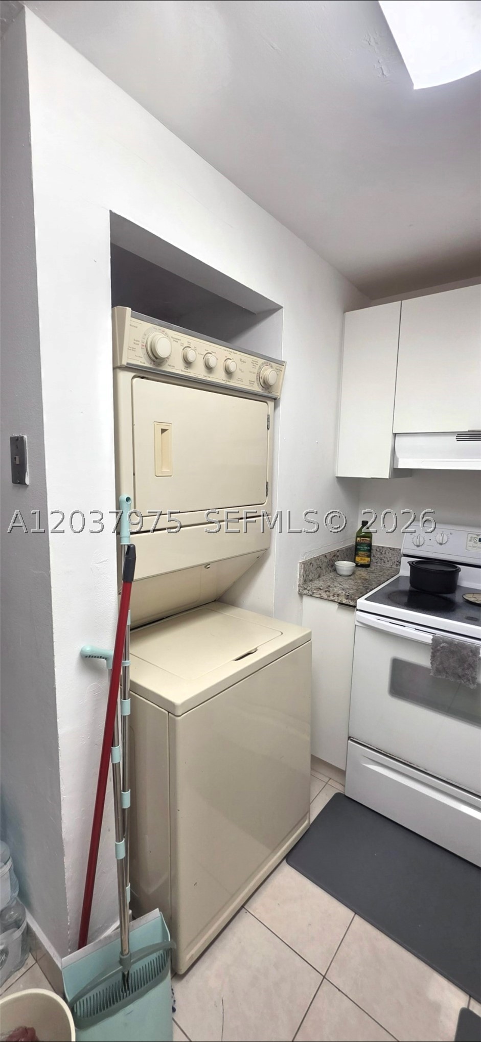 SAMARI LAKE EAST CONDO - Residential Lease