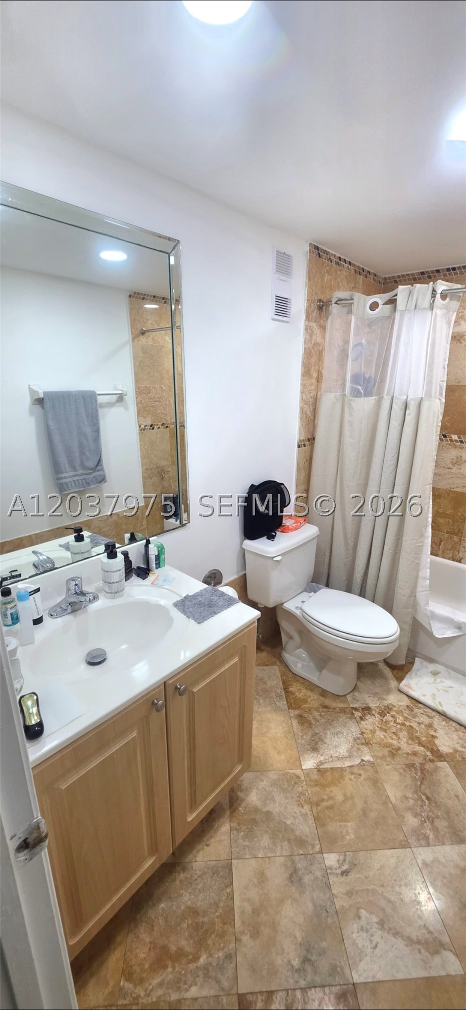 SAMARI LAKE EAST CONDO - Residential Lease