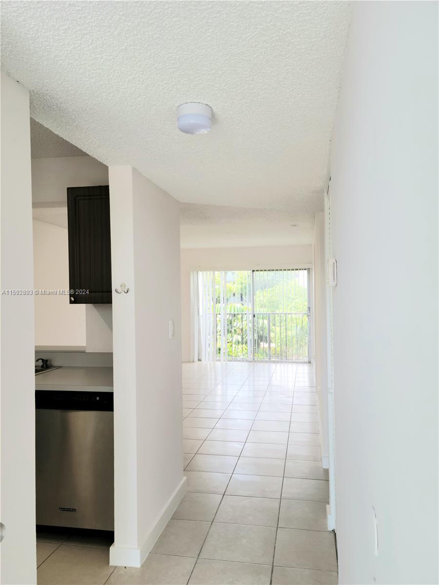 LAKESHORE AT UNIVERSITY P - Residential Lease