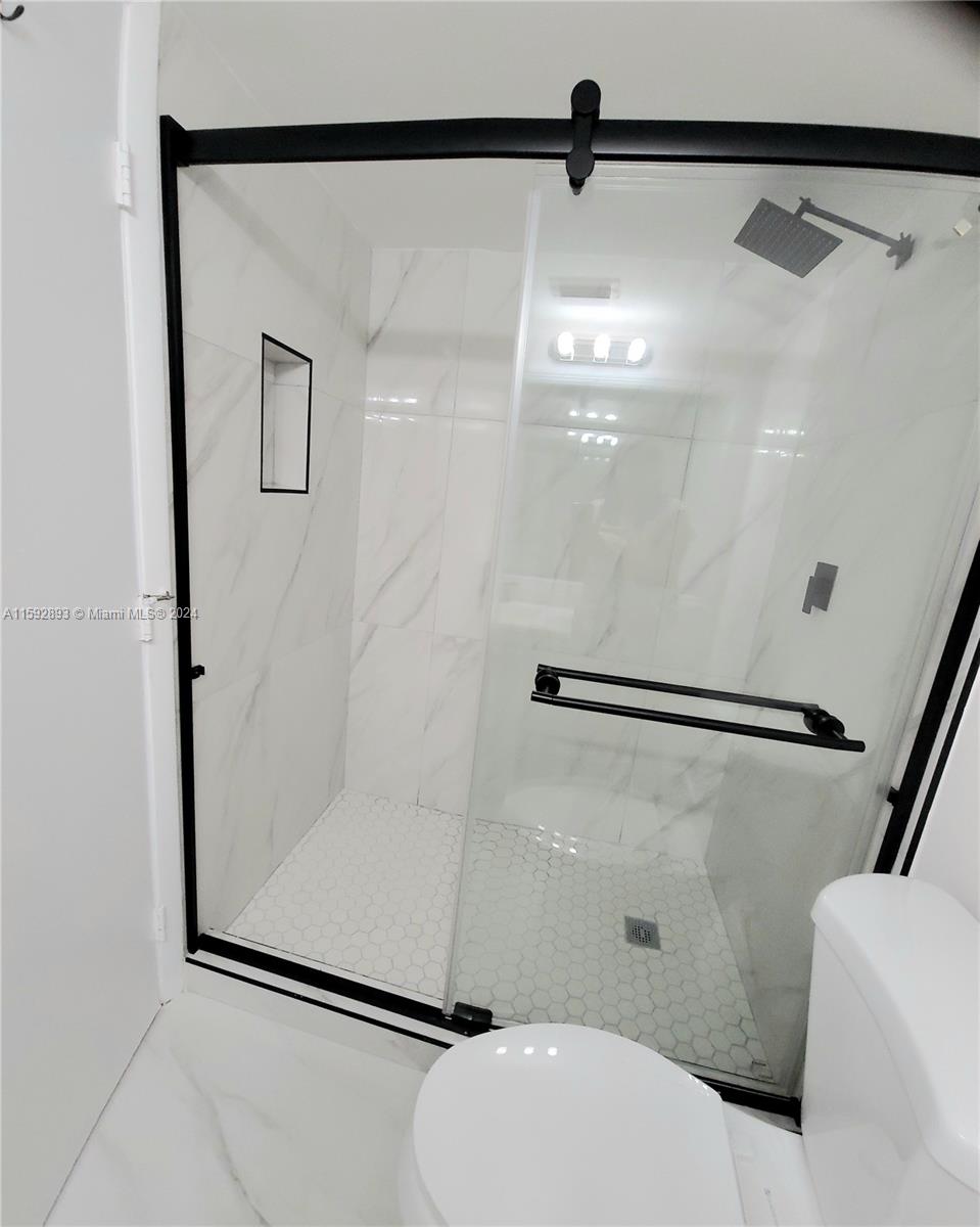 LAKESHORE AT UNIVERSITY P - Residential Lease