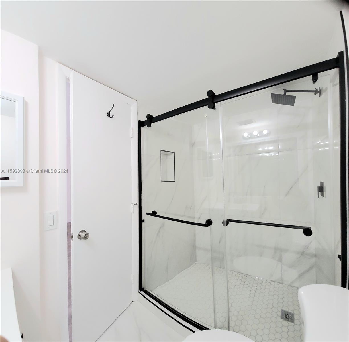 LAKESHORE AT UNIVERSITY P - Residential Lease