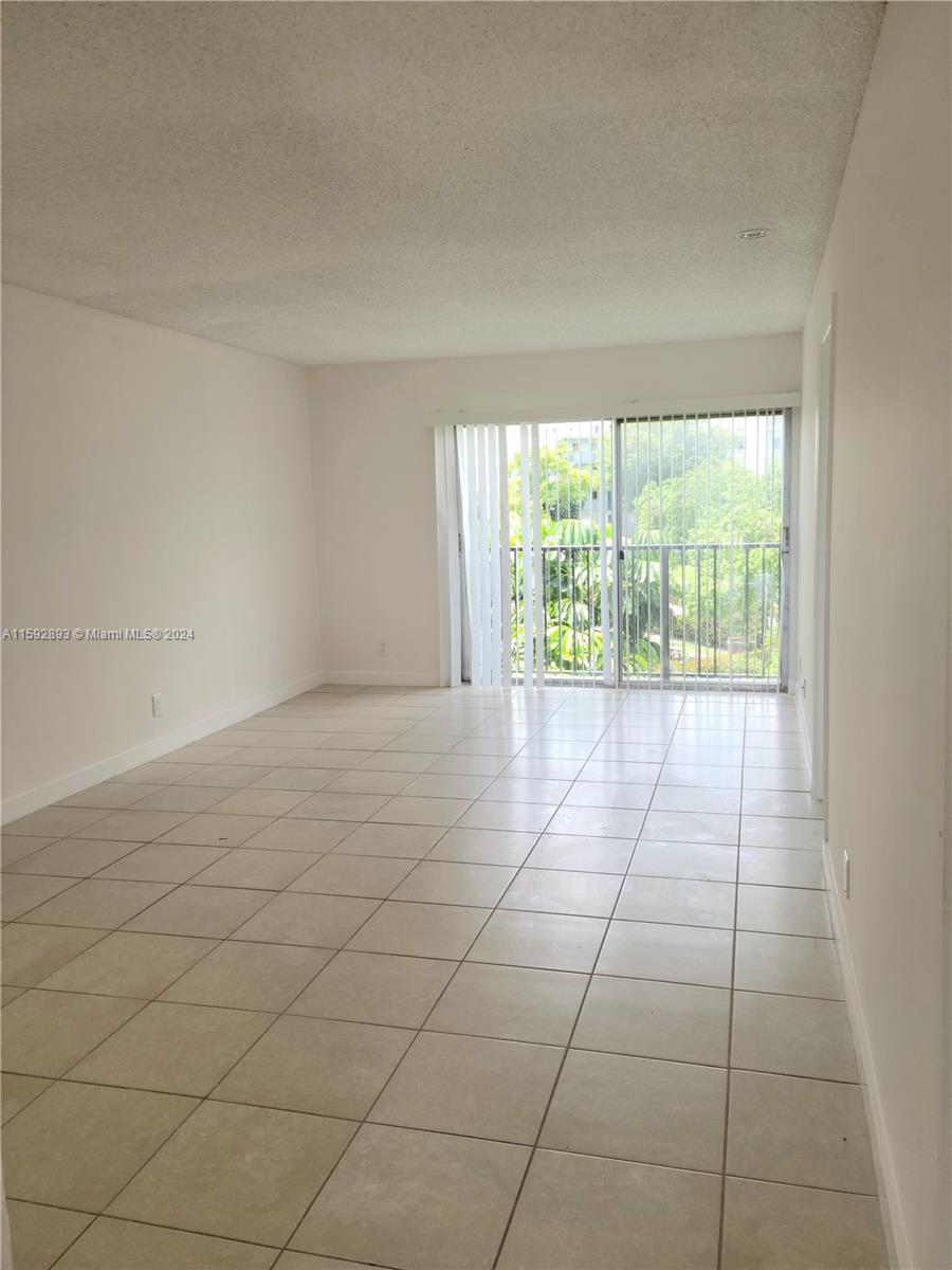 LAKESHORE AT UNIVERSITY P - Residential Lease