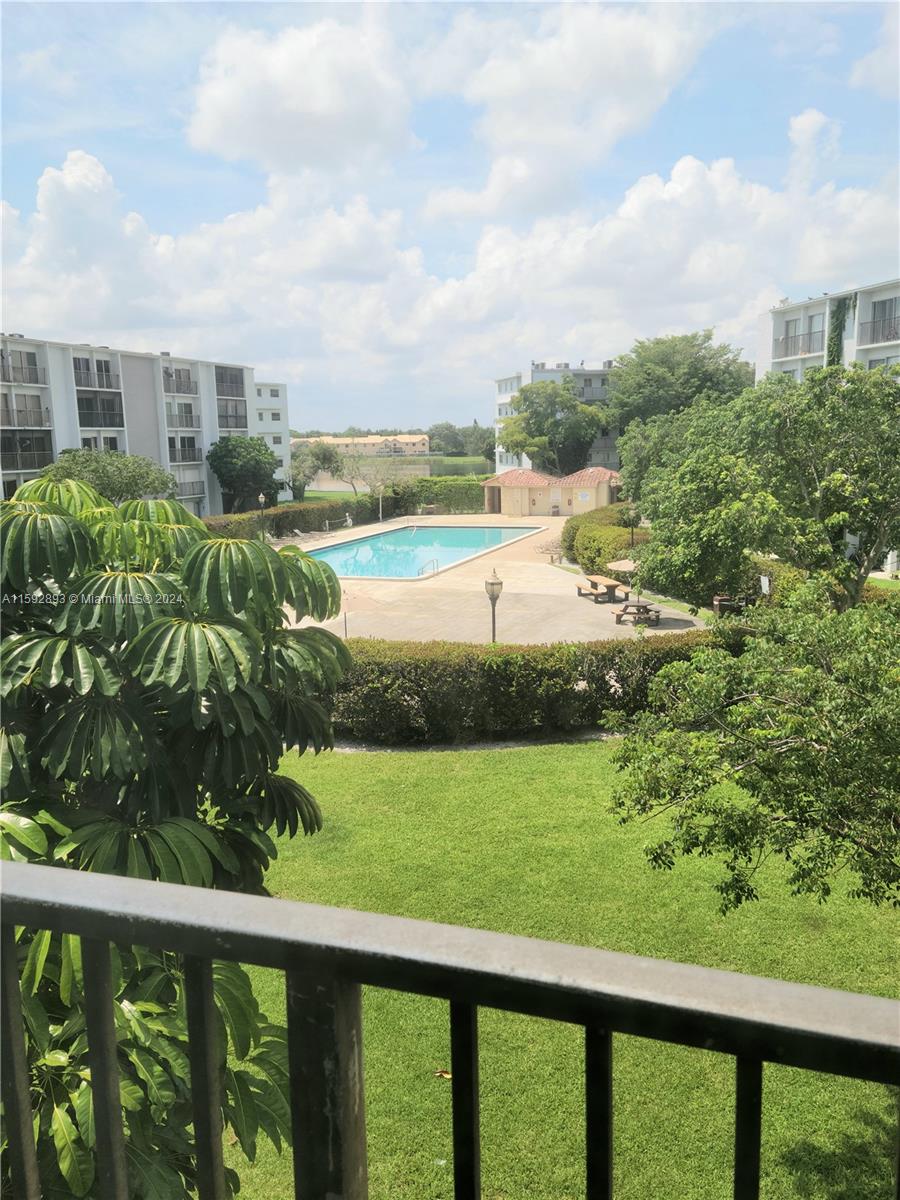 LAKESHORE AT UNIVERSITY P - Residential Lease