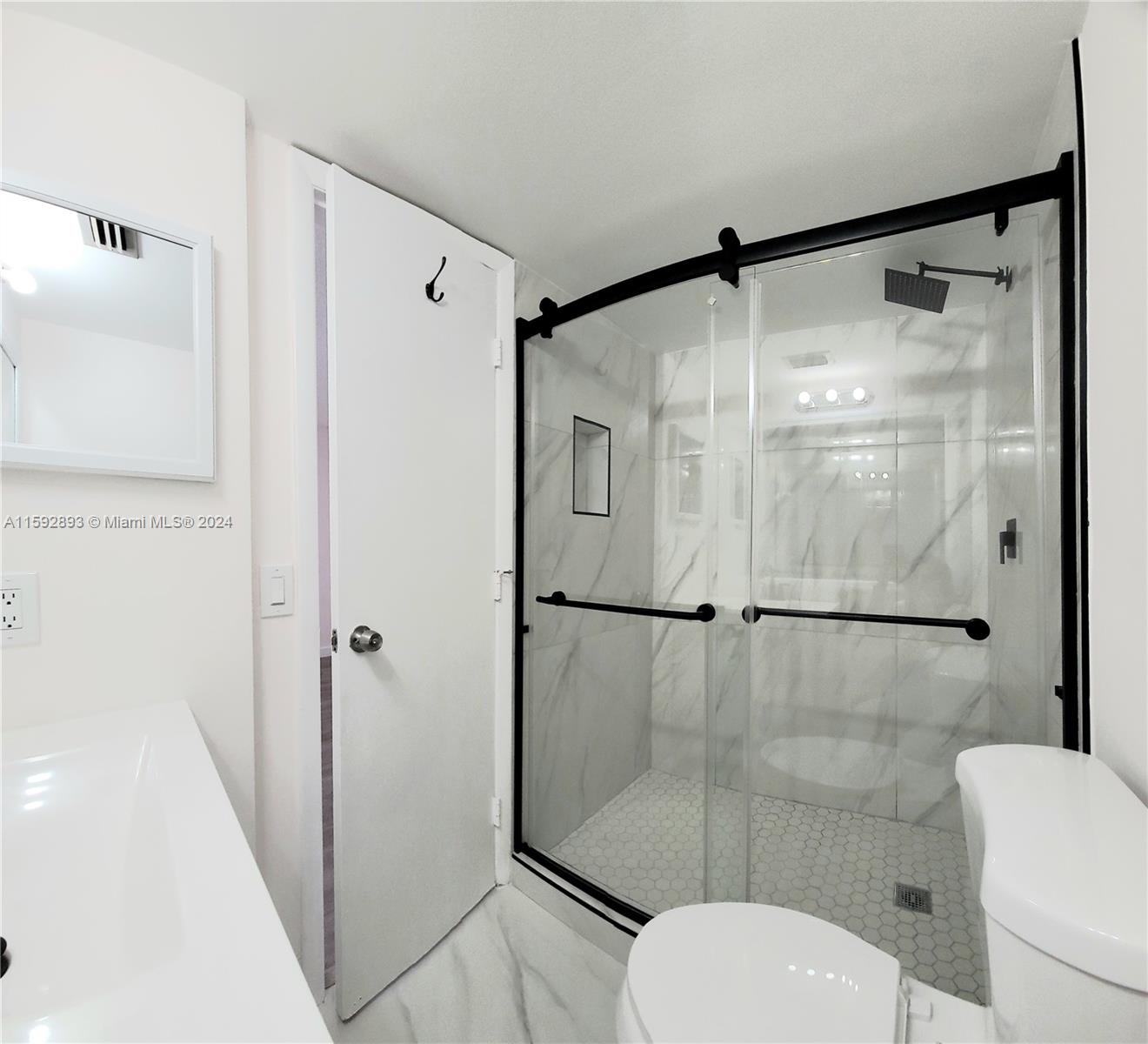 LAKESHORE AT UNIVERSITY P - Residential Lease