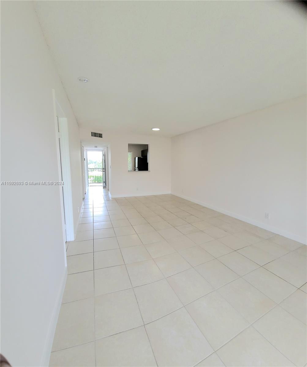 LAKESHORE AT UNIVERSITY P - Residential Lease