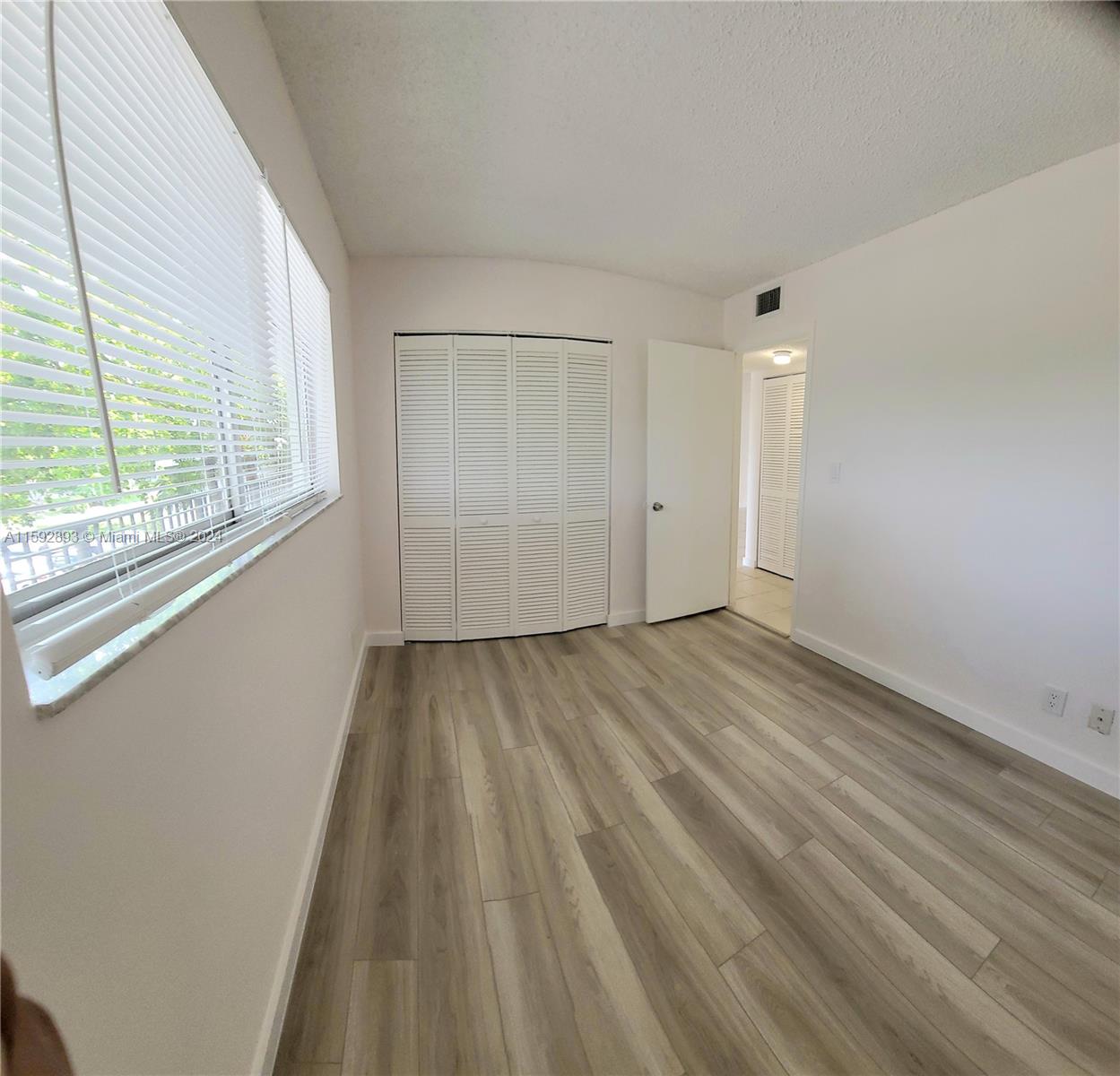 LAKESHORE AT UNIVERSITY P - Residential Lease