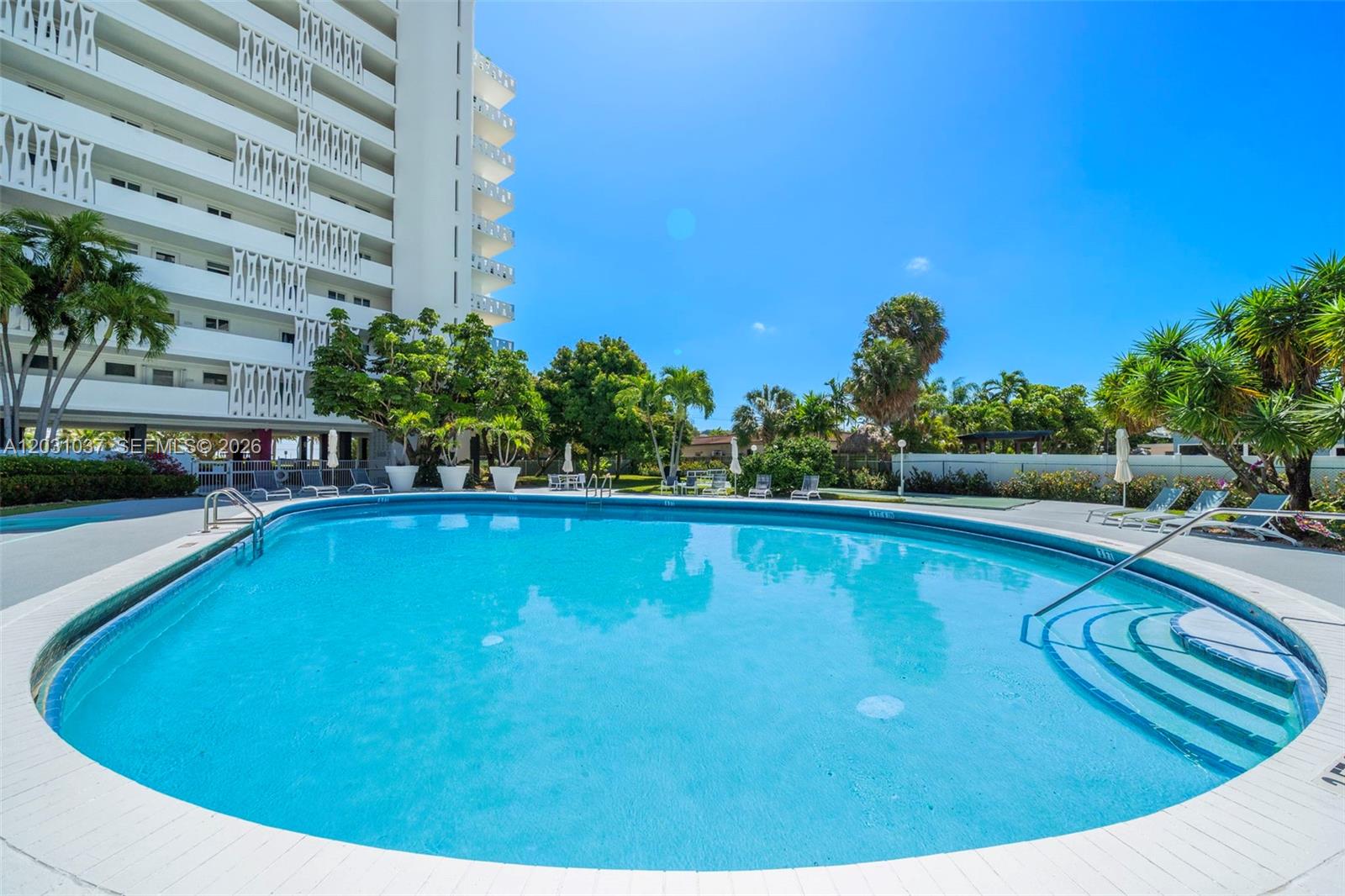 SEA TOWER - Residential Lease