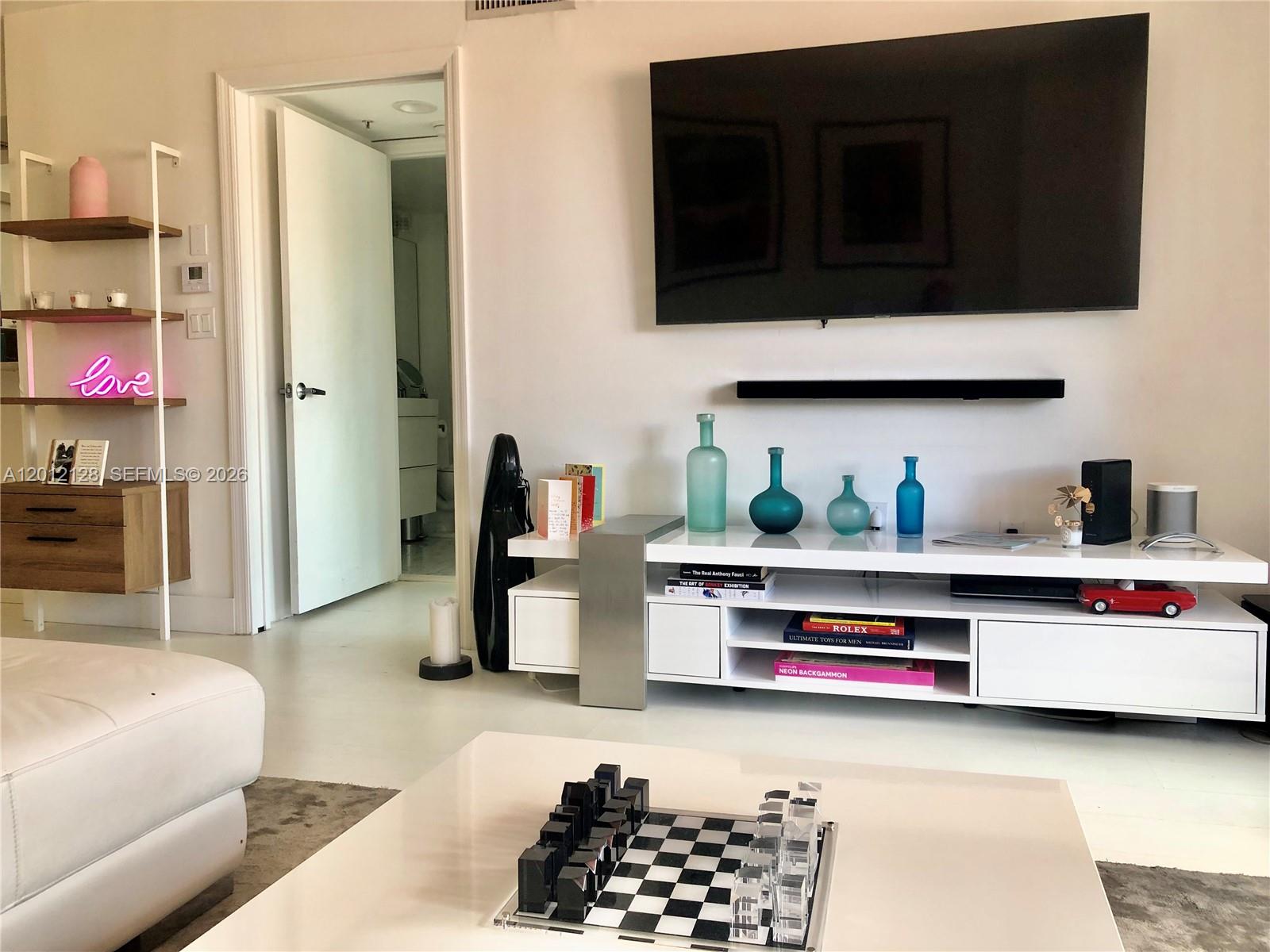 Modernized bright apartment , one bedroom one bathroom; kitchen with range/hob, microwave, fridge/freezer, dishwasher, marble work surfaces, LED lighting, great closets, new Bosch a/c  2022; new impact windows and doors 2025; washer/dryer; electric window blinds. Super building with 5 Star facilities - new gym, tennis court, pool, hot tub, 24 hour reception, valet, security. Walk to the marina, South Pointe Park, local shops and great restaurants! Owner will hold paper up to $100,000 @ 6% p.a.