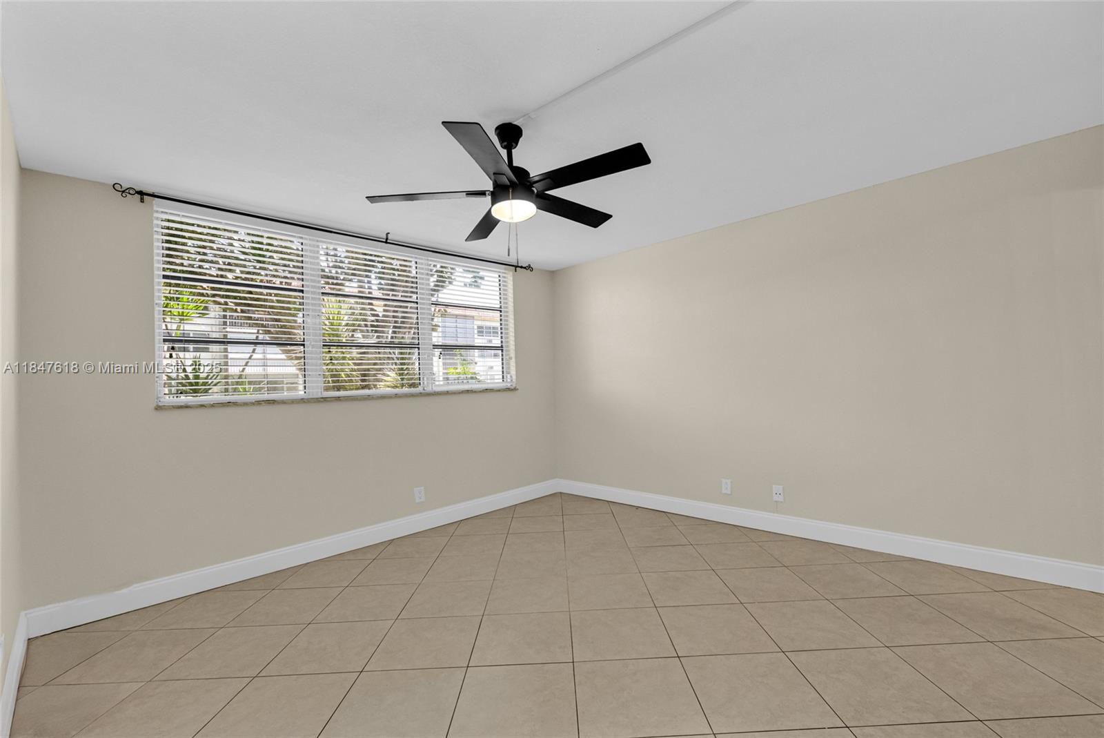 HOLLYBROOK GOLF AND TENNIS - Residential