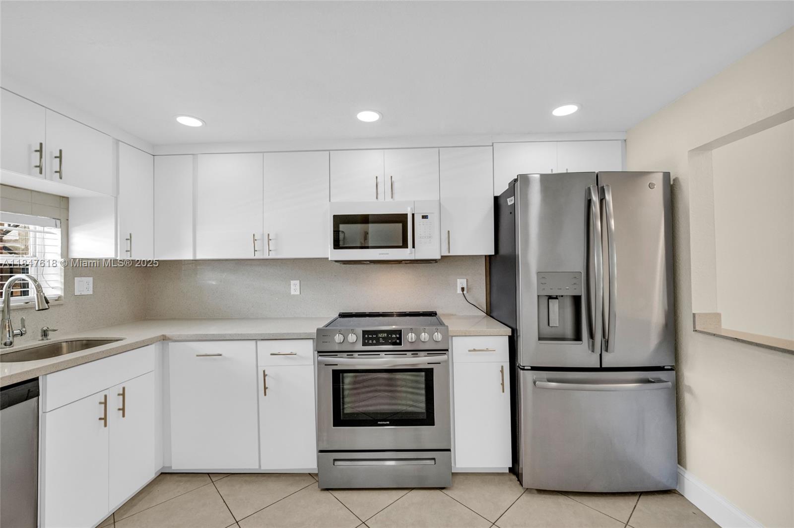 HOLLYBROOK GOLF AND TENNIS - Residential