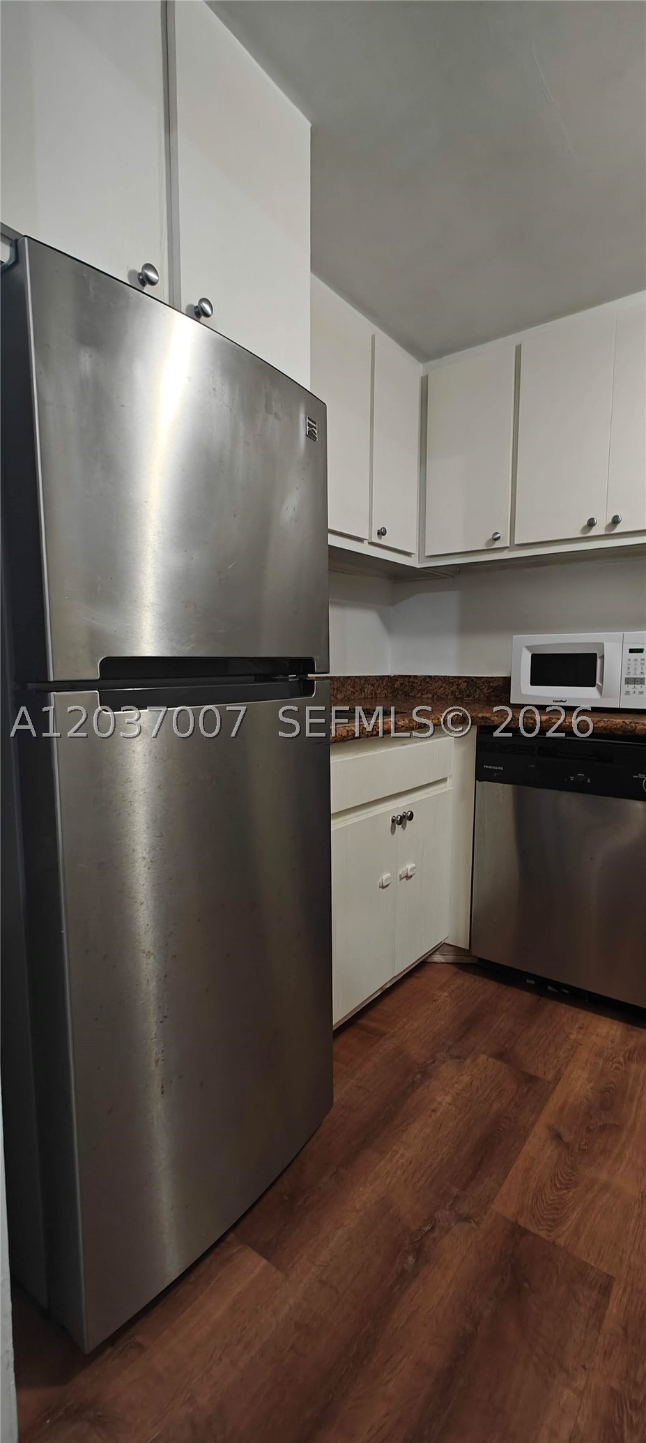 FOUR AMBASSADORS CONDO PH - Residential