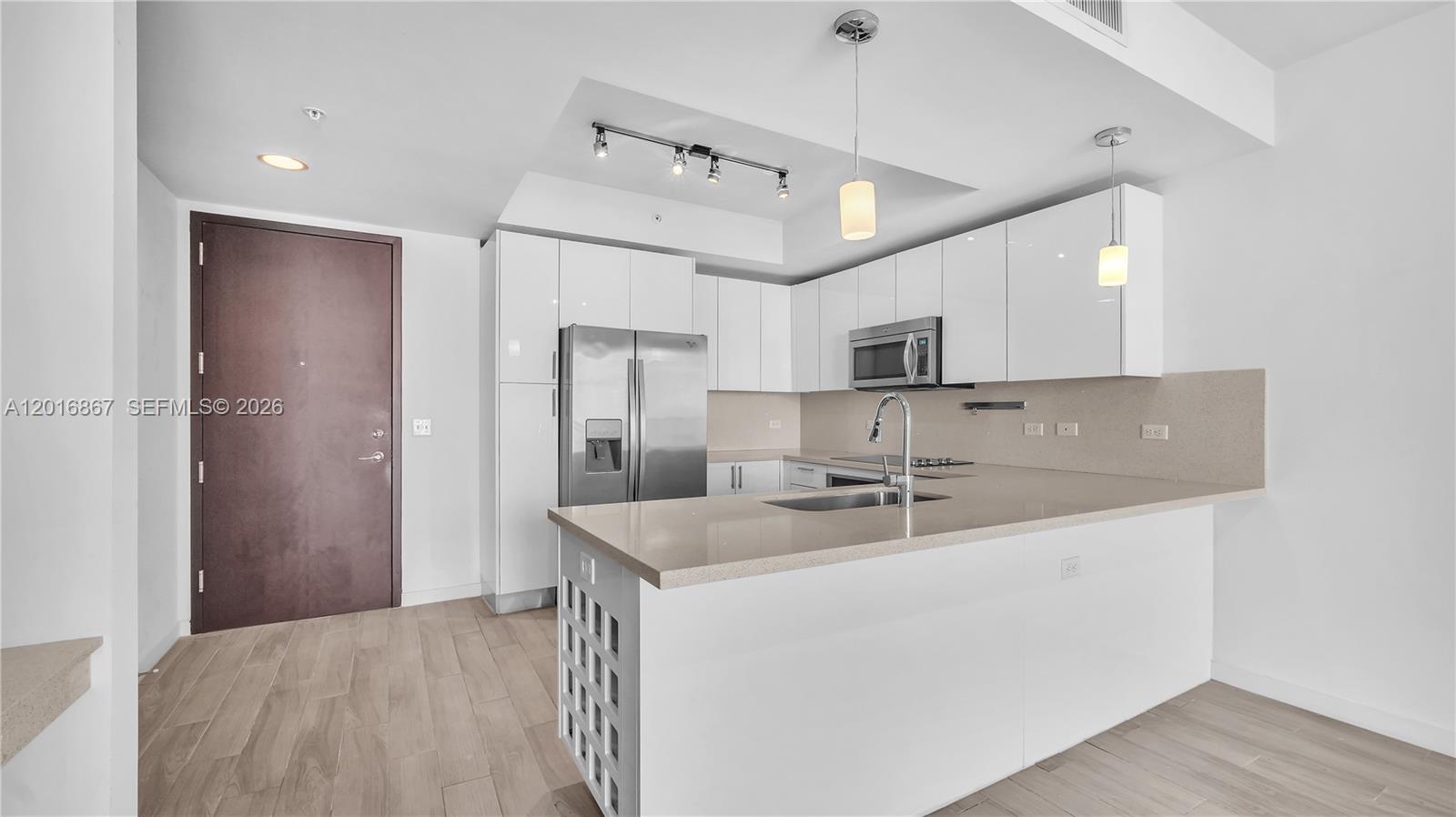 Beautiful and spacious one bedroom apartment with perfect and functional floor plan. High ceilings. Washer and dryer at the unit. Water view from the wrap around balcony. Large closet. Double sink. 
Assigned parking space. Perfect location on top of Publix and Mary Brickell Village. Close to 95. Full amenities building with pool, kids room, fitness center, lounge area, party room. Management on site.
Vacant. Easy to show and priced to sell.