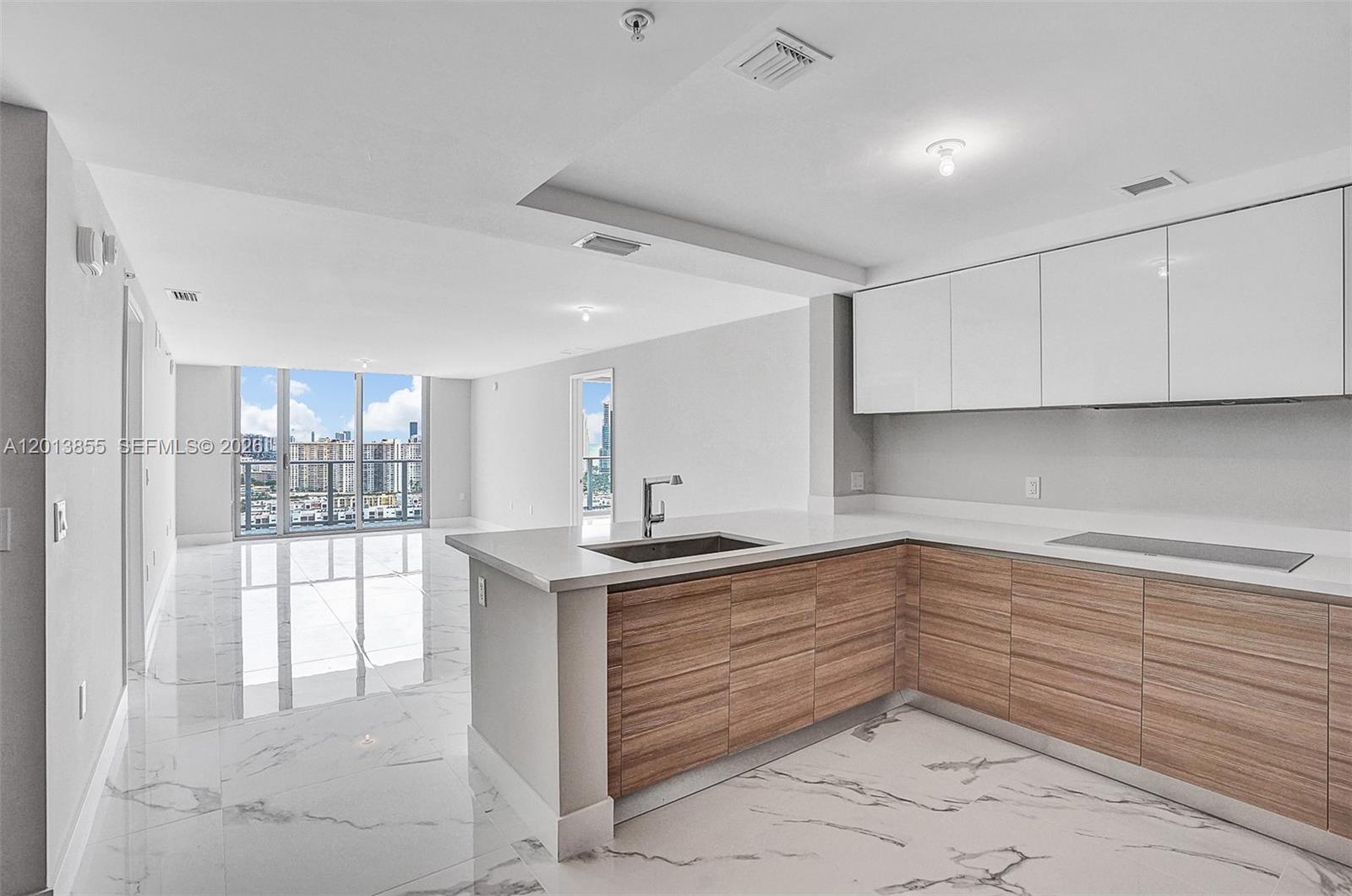 PARQUE TOWERS CONDO - Residential