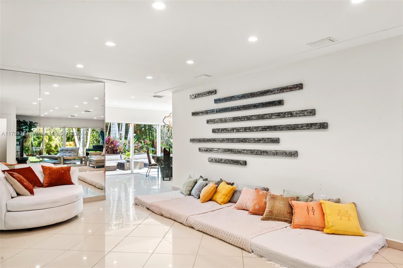 GOLDEN BEACH SEC C - Residential