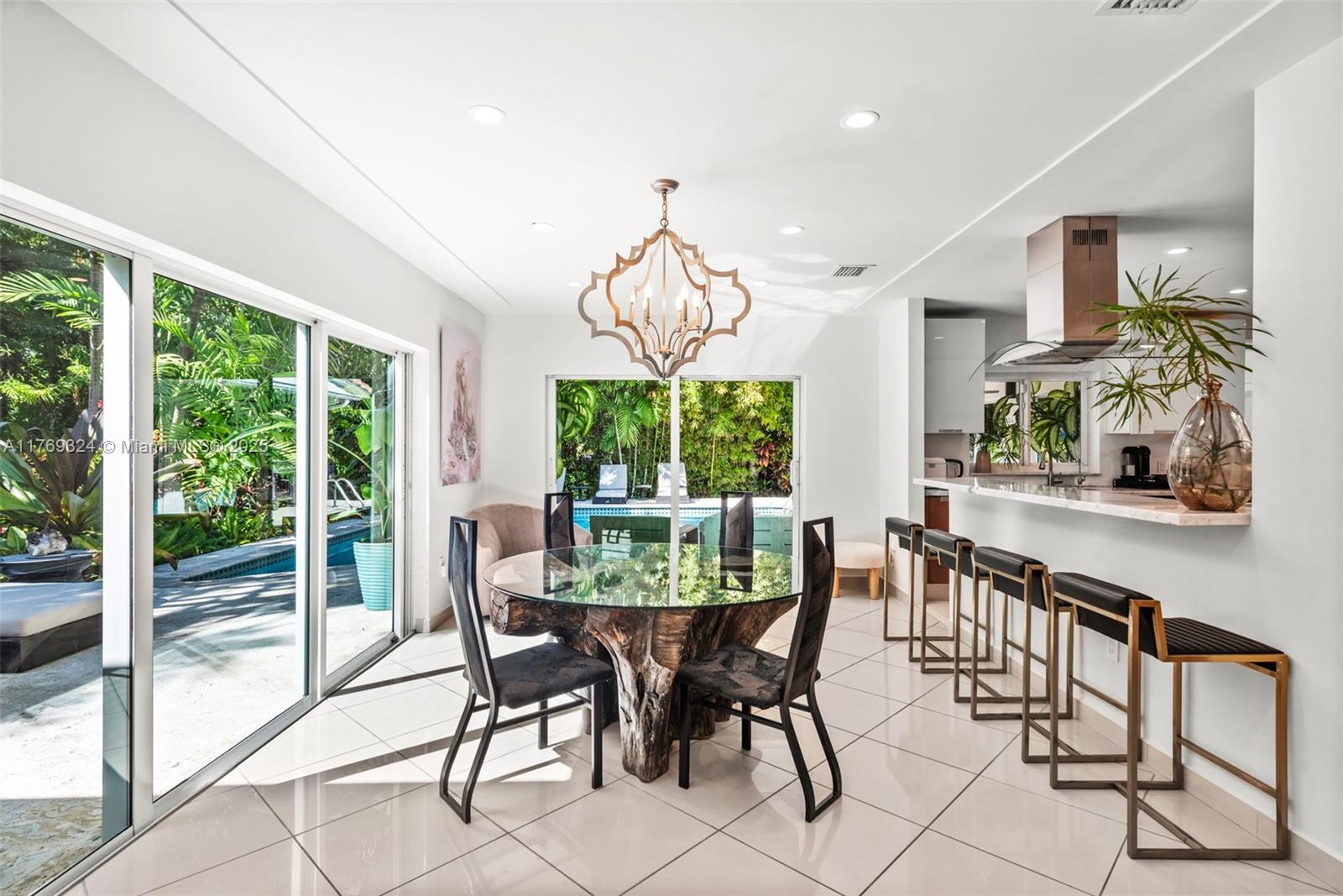 GOLDEN BEACH SEC C - Residential