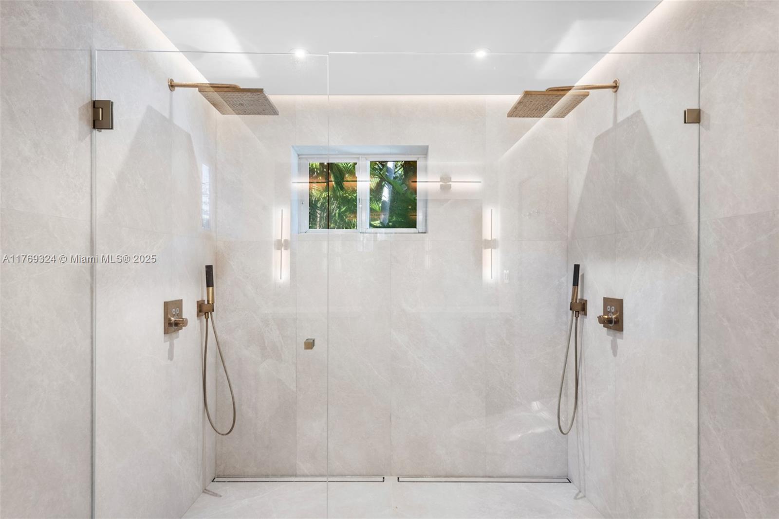 GOLDEN BEACH SEC C - Residential