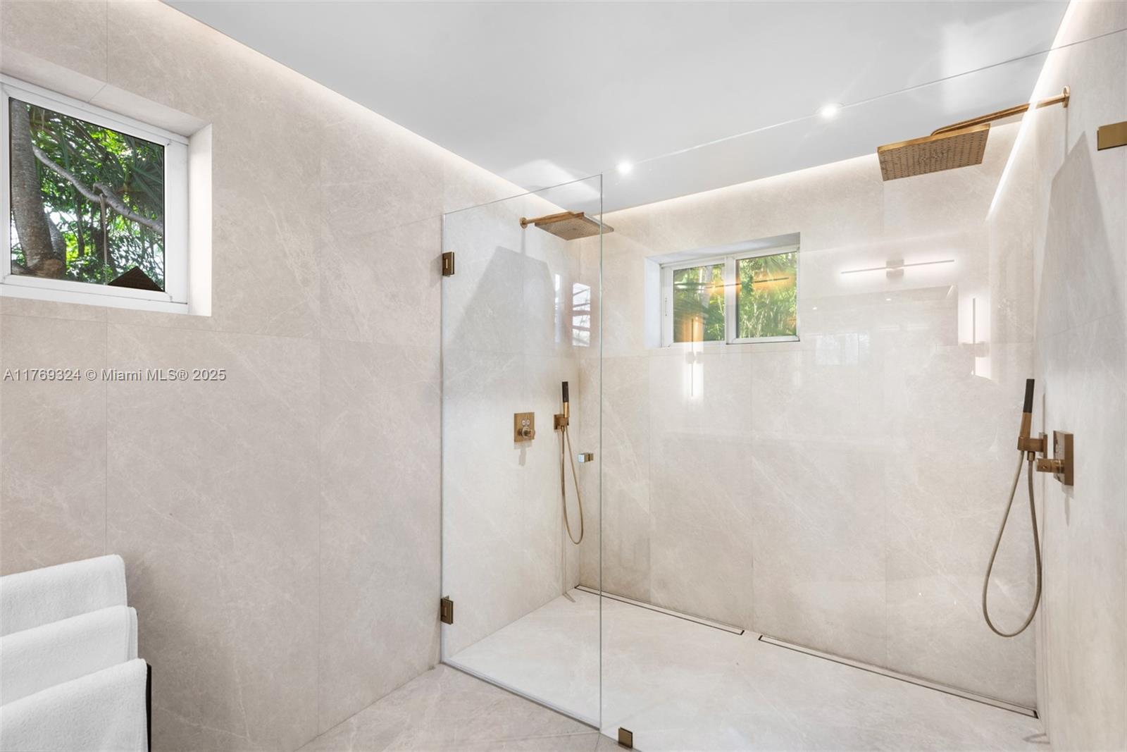 GOLDEN BEACH SEC C - Residential