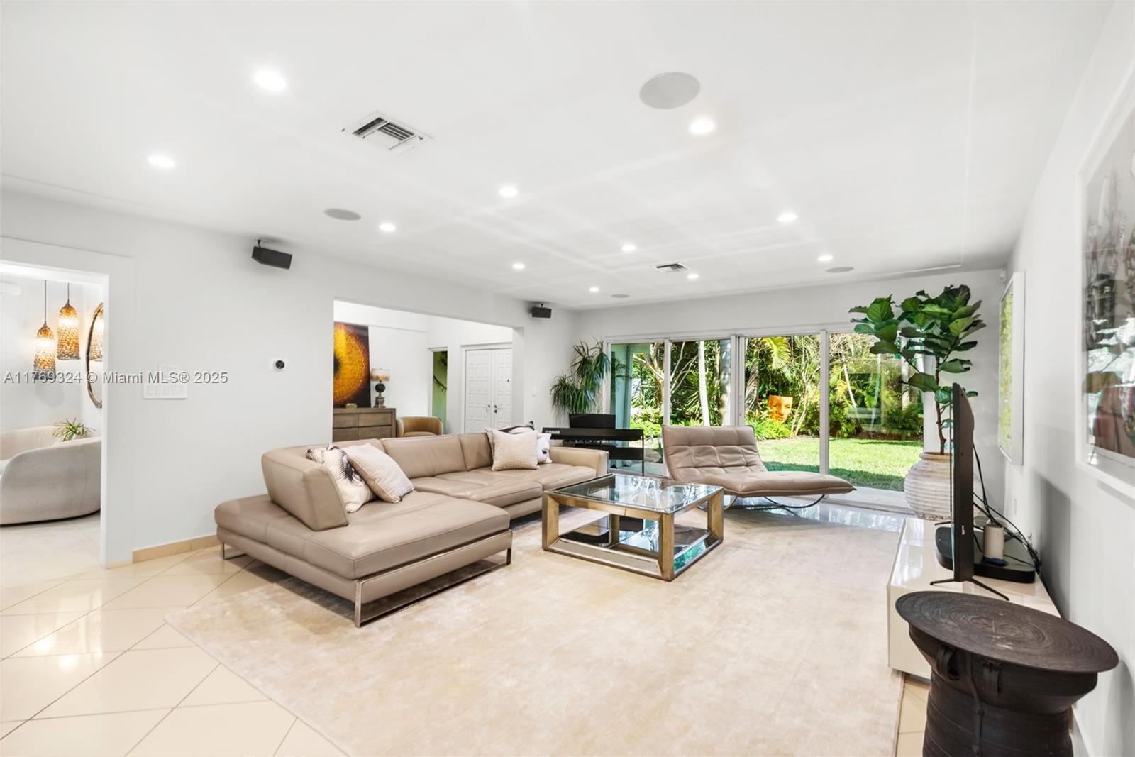 GOLDEN BEACH SEC C - Residential
