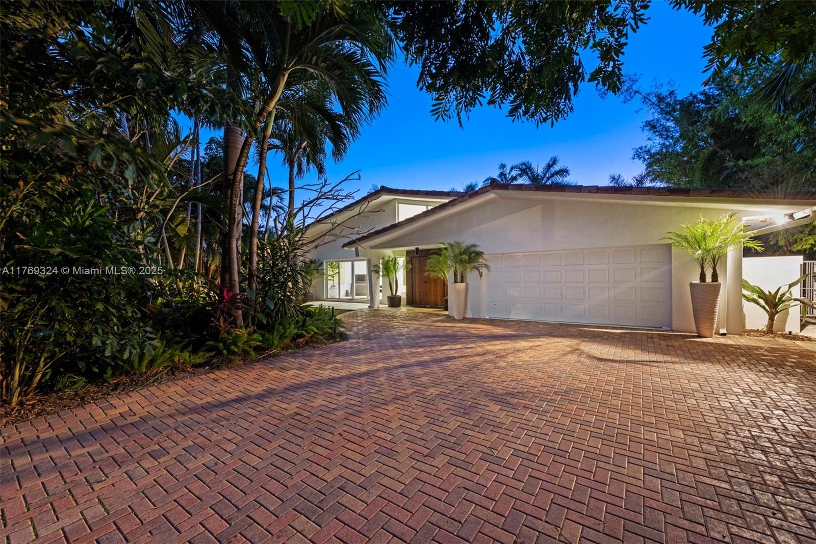 GOLDEN BEACH SEC C - Residential