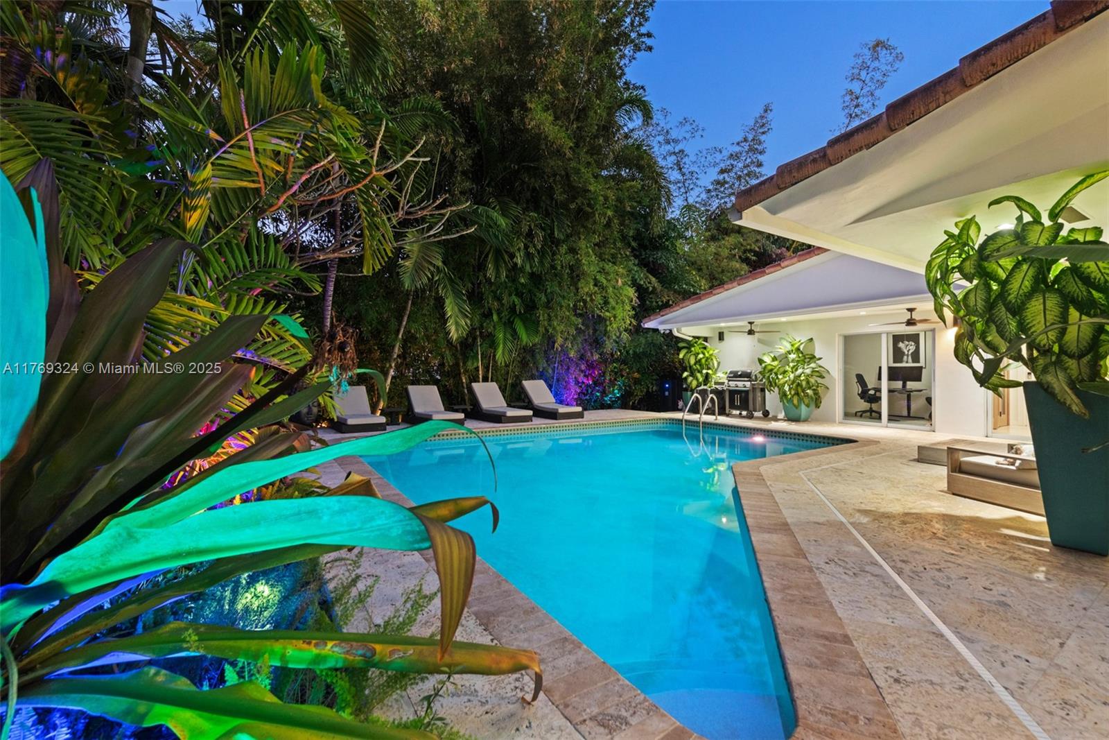 GOLDEN BEACH SEC C - Residential