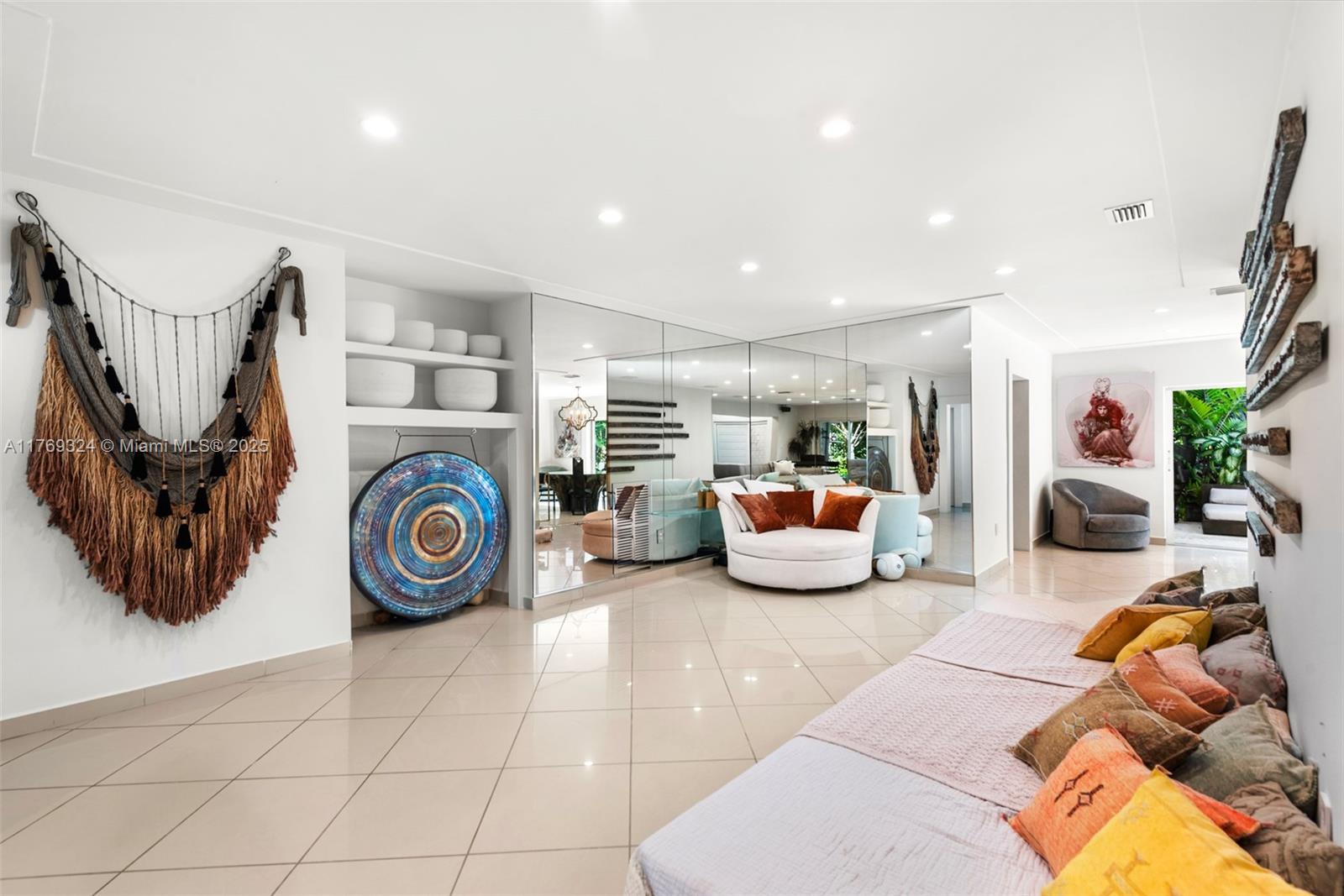 GOLDEN BEACH SEC C - Residential