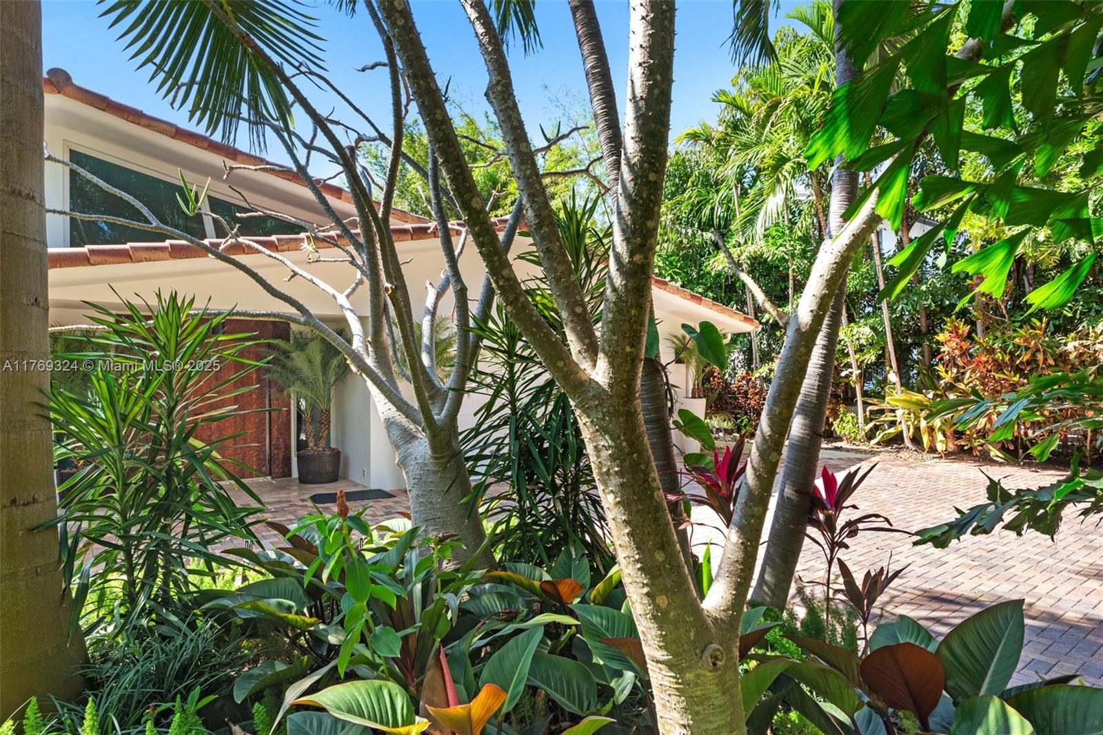 GOLDEN BEACH SEC C - Residential